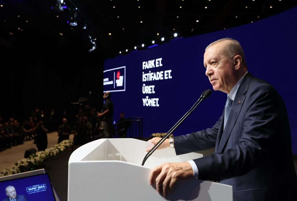 Cumhurbaşkanı Tayyip Erdoğan Yapay Zeka Zirvesi'nde konuşma yaparken