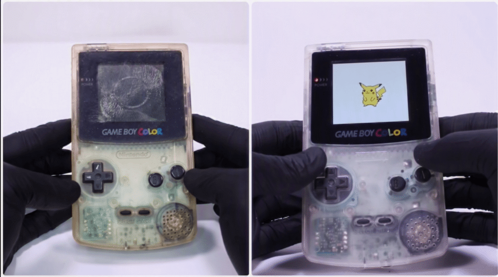 Retro Game Boy konsolunun restorasyon öncesi ve sonrası görüntüsü
